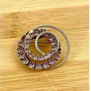 VTG Lavender Clear Glass Rhinestone Oval Gold Tone Brooch
